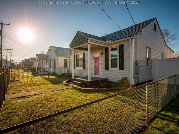 2361 Cleveland Ave, Saint Albans, WV 25177