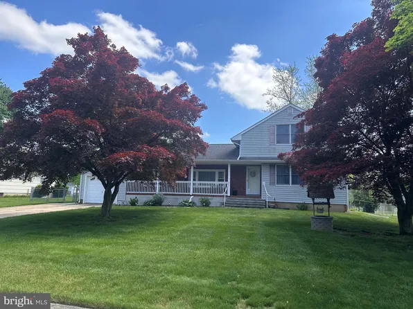 9 Makefield Cir S, Allentown, NJ 08501