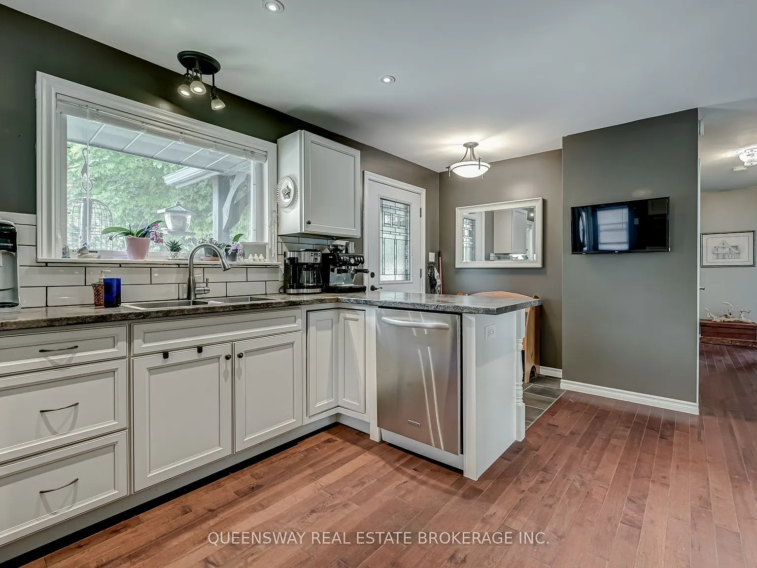 3 bed, $3,000 — Photo 4
