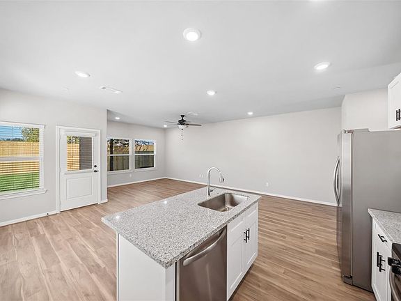 5th image of 214 W Lewis St