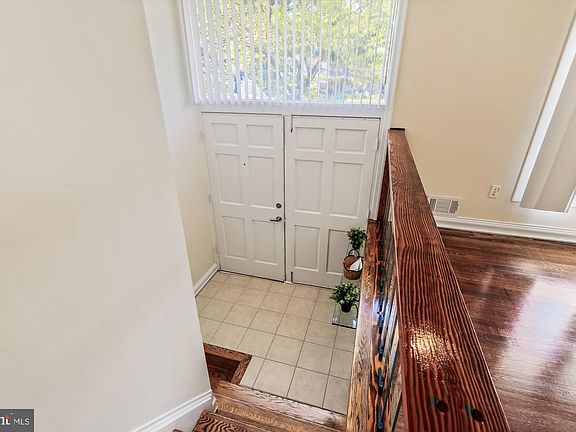 2nd image of 5005 Gainsborough Dr