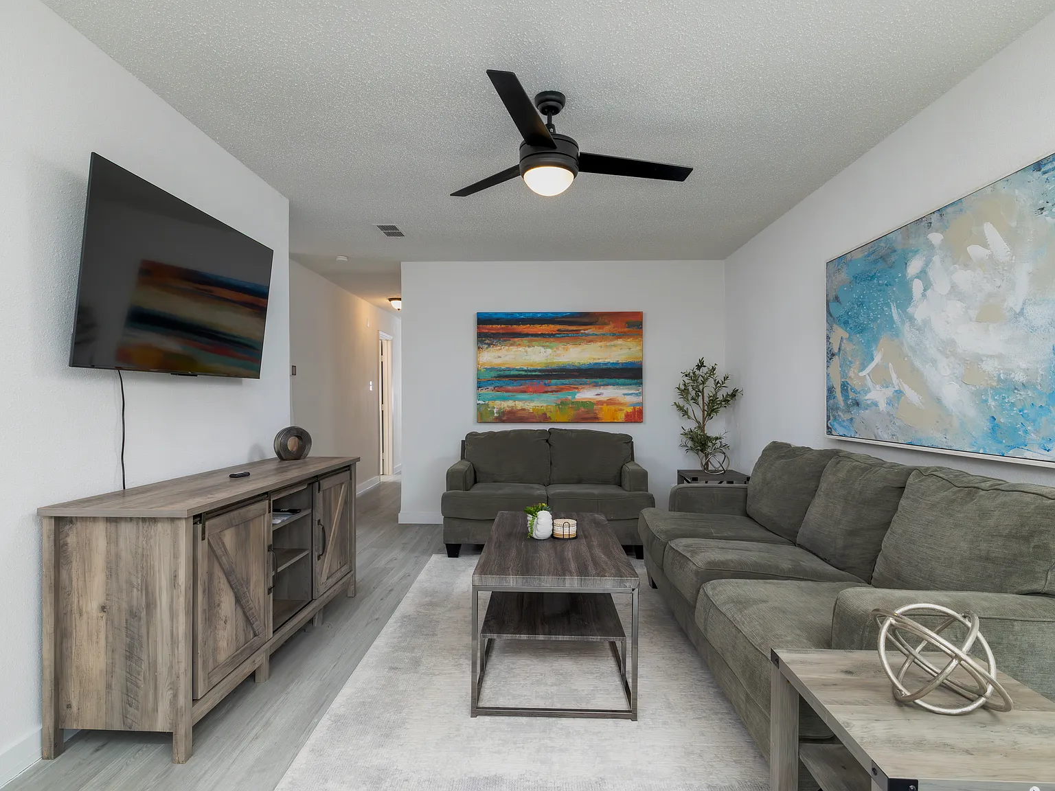 3 bed, 1200 sqft, $2,800 — Photo 2