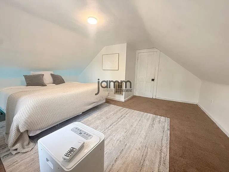 1695 Glenmont Loft — Photo 6