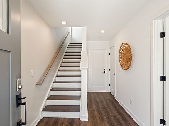 5th image of 5710A California Ave