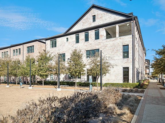 2nd image of 14983 Oak St