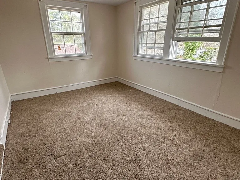 2607 Oxford Rd — Photo 6