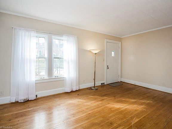 2nd image of 2514 Walker Ave