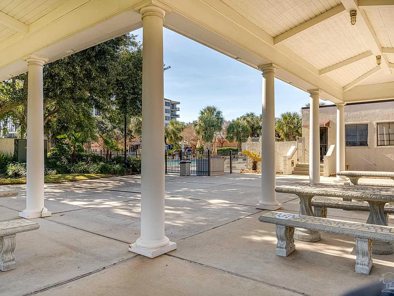 402 Port Royal Way — Photo 36