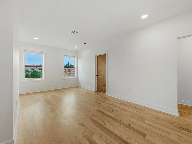 525 Washington St #2 — Photo 6