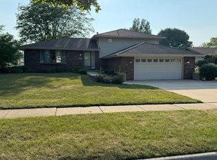 301 Greenfield Rd, Shorewood, IL 60404