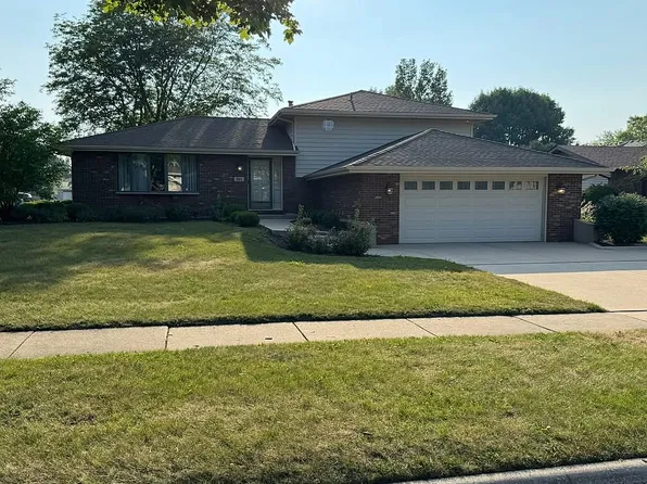 301 Greenfield Rd, Shorewood, IL 60404