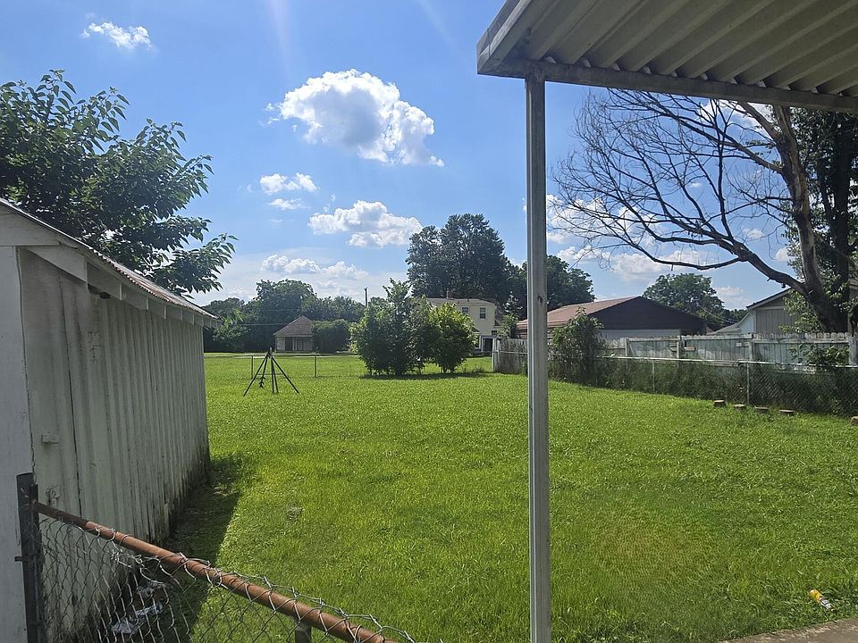 2nd image of 123 Lenoir Ave