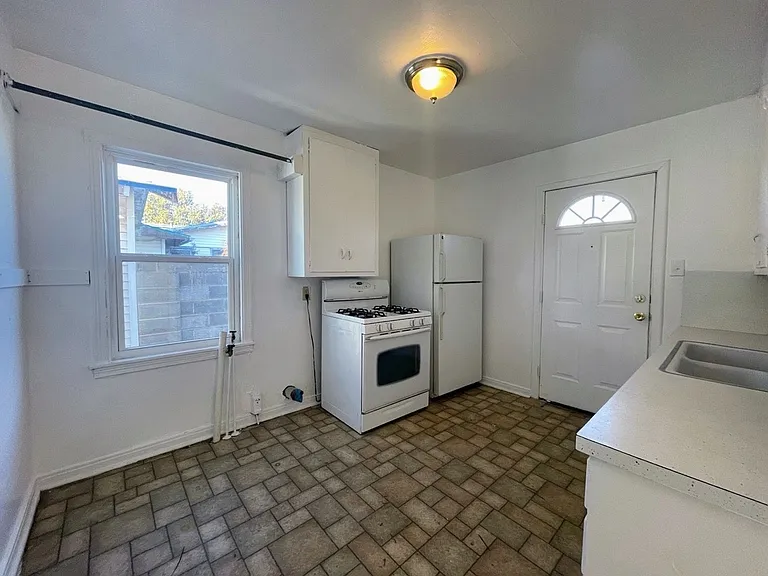 3702 Beaumont Ave — Photo 9
