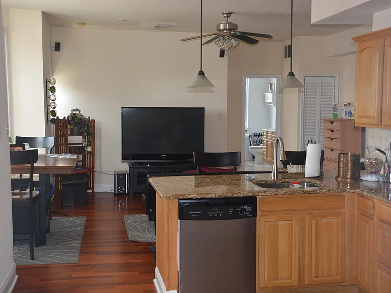 424 Seville St #2 — Photo 9