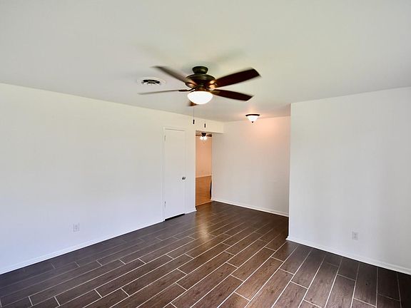 4th image of 826 Walger Ave