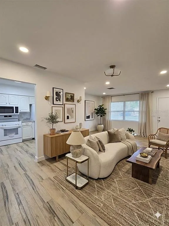2 bed, 1.5 bath, 1039 sqft, $2,095 — Photo 3
