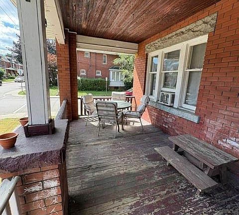 3rd image of 38 Spadina Ave