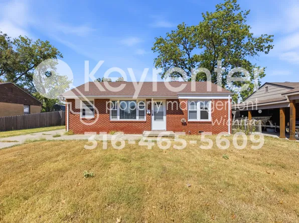2210 W Greenfield St, Wichita, KS 67217