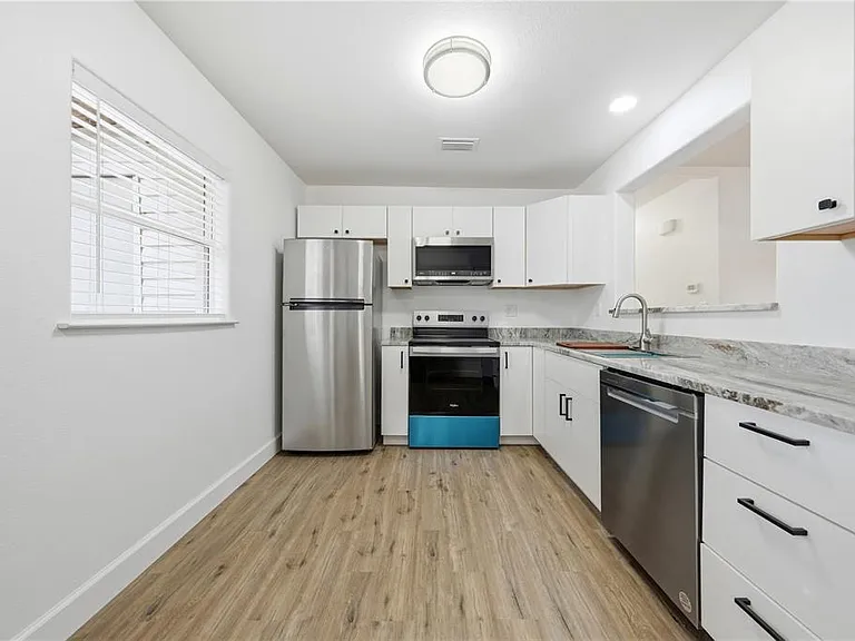 1009 Nebraska St — Photo 6