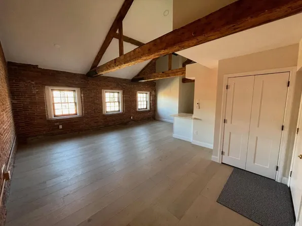 4 Central St, Salem, MA 01970