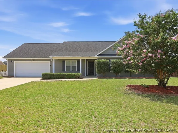 2105 Saint Nicholas Dr, Hope Mills, NC 28348