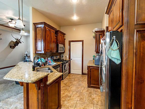 5th image of 1414 Limestone Way
