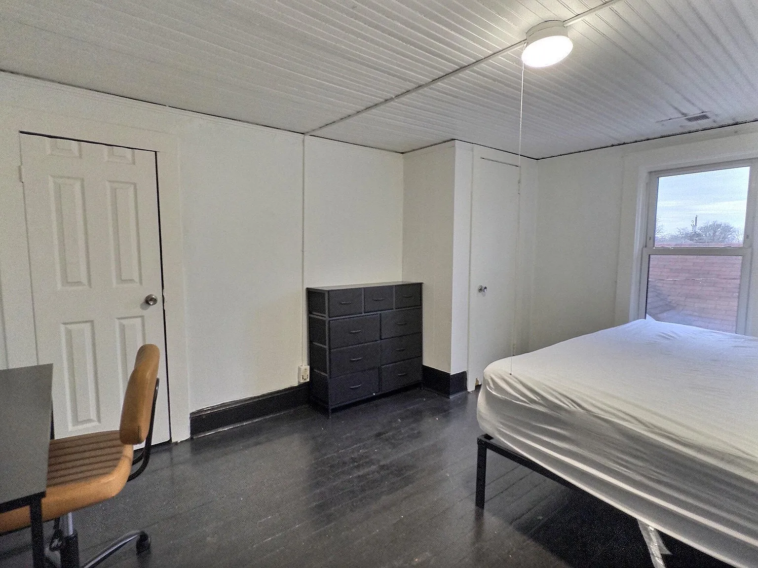4 bed, 2.0 bath, 1800 sqft, $771 — Photo 1