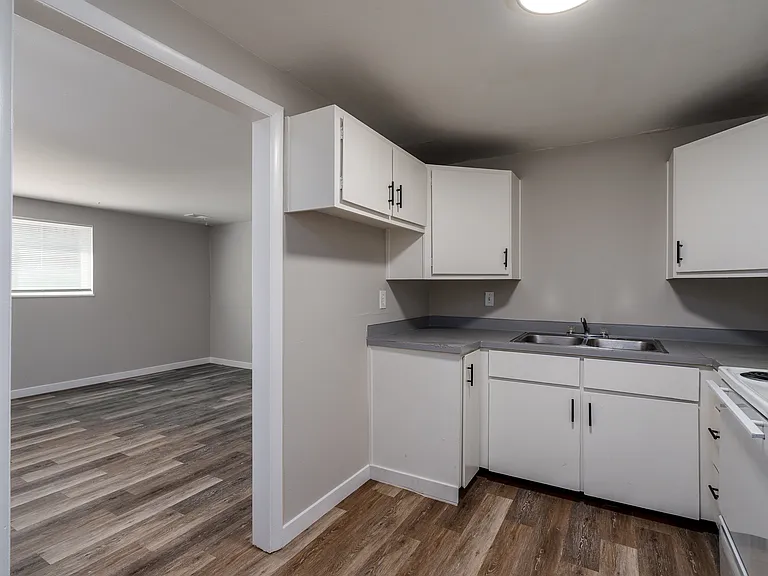 425 E Willamette Ave — Photo 9