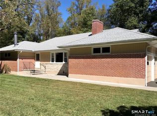 17 Pond Ln, Trumbull, CT 06611