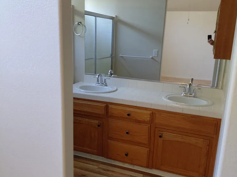 5757 W Vartikian Ave — Photo 6