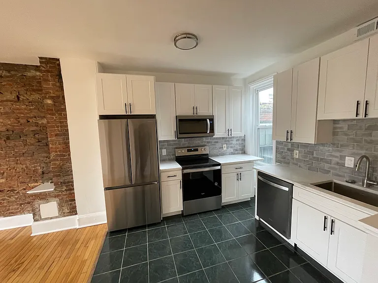 325 Green St #3 — Photo 1