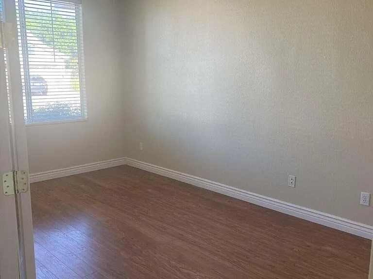 7033 W Irma Ln — Photo 9