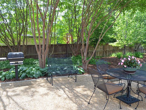 2nd image of 2718 Lake Crest Ln