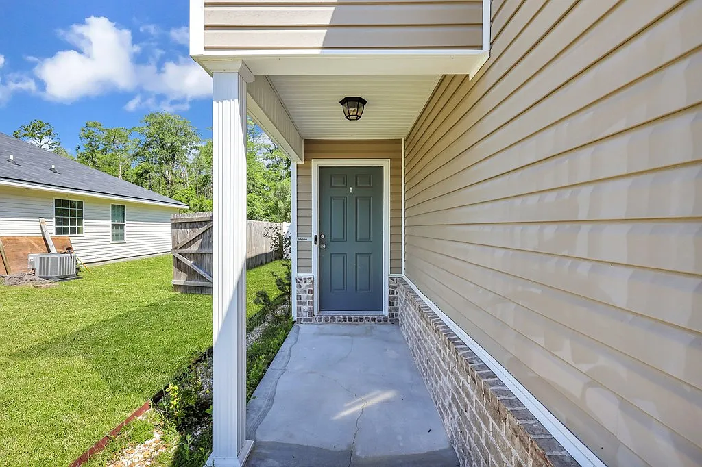 203 Grandview Dr. - 1 — Photo 4