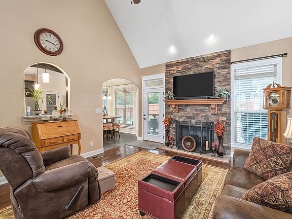 5th image of 432 Clover Meadows Ct