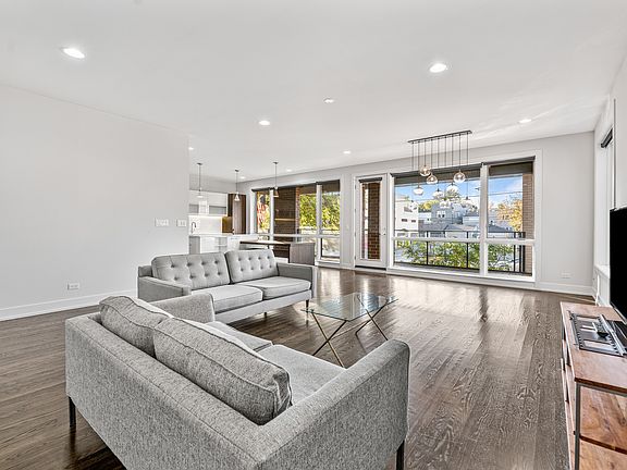 3rd image of 2432 W Chicago Ave #1S