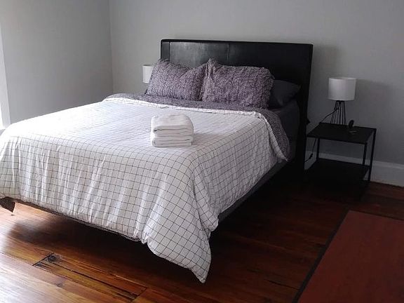 5th image of 127 E Innis Ave