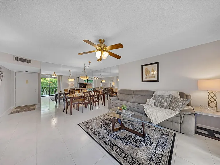 5250 Las Verdes Cir #317 — Photo 8
