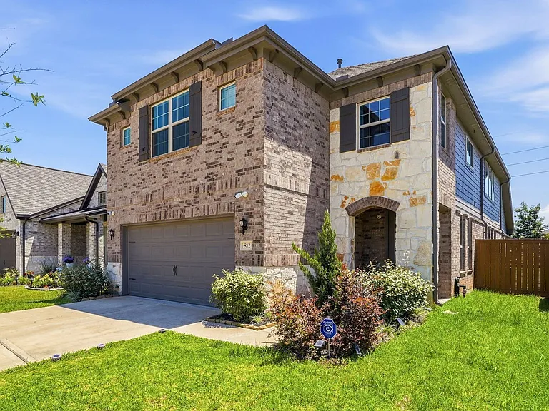 812 Coronado Terrace Ln — Photo 2