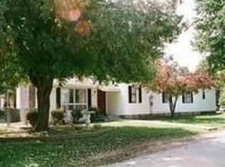 220 E 9th St, Grove, OK 74344