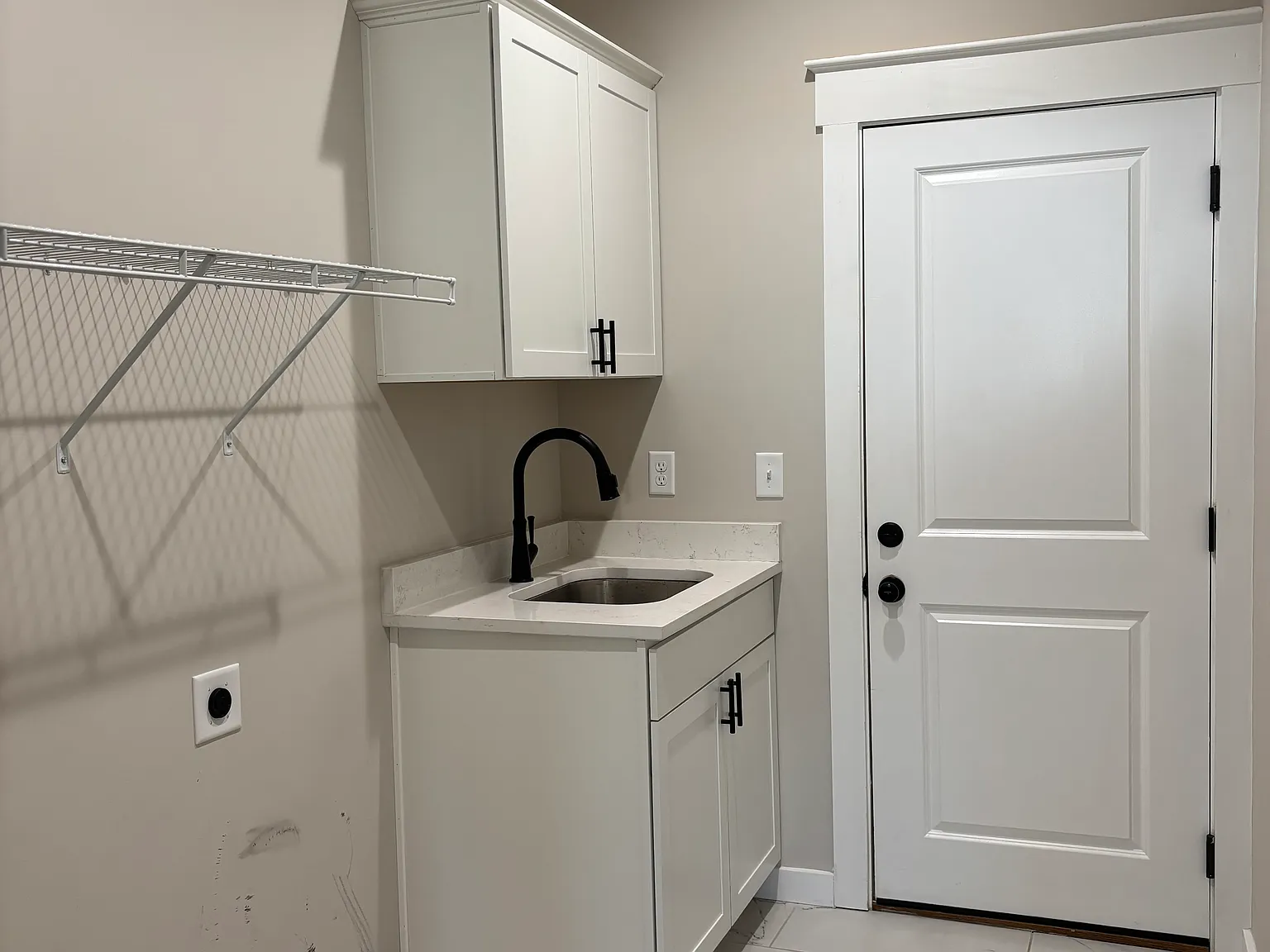 3 bed, 2500 sqft, $2,400 — Photo 2