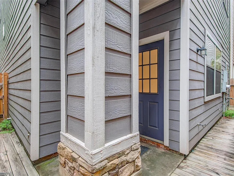 2414 Charleston St #B — Photo 36