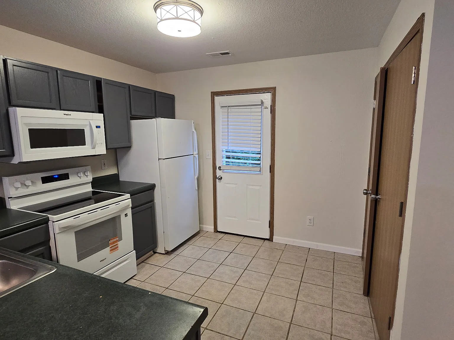 4 bed, 1380 sqft, $1,400 — Photo 3