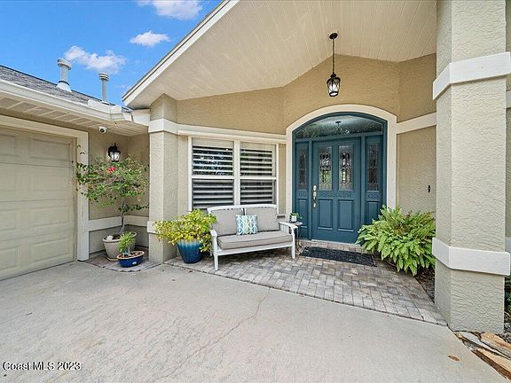 3rd image of 206 Waterbury Ln