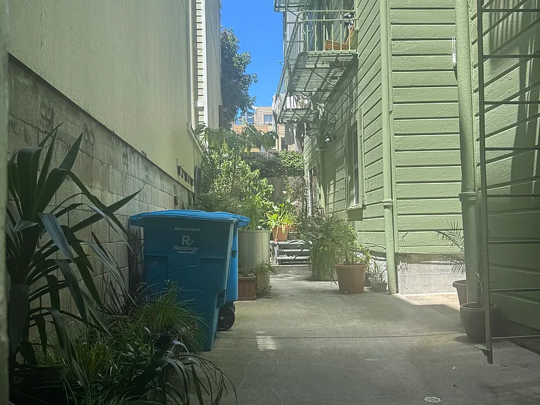 1501 Larkin St — Photo 22