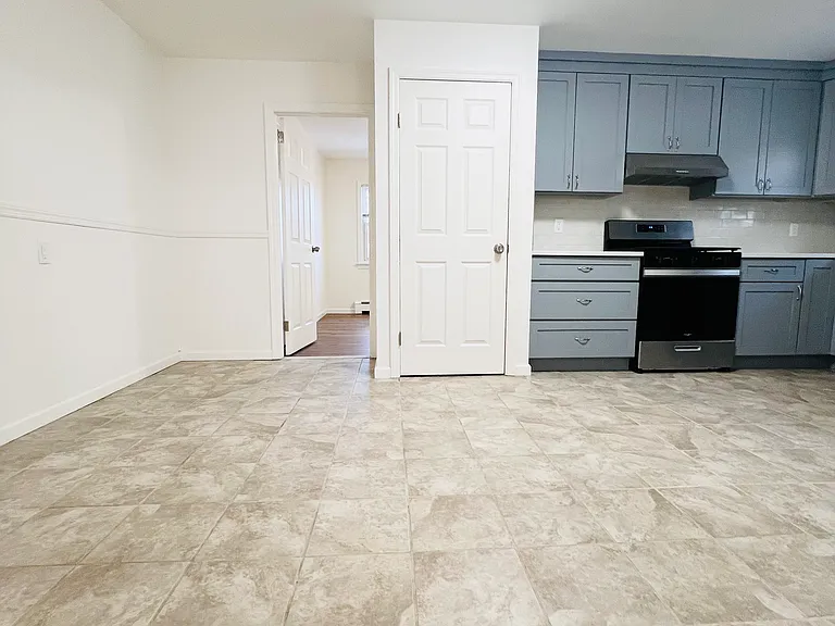76 Front St #2 — Photo 4