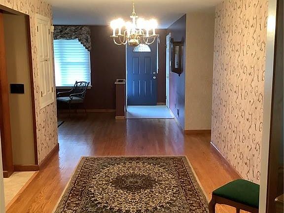 3rd image of 31 Lisand Dr
