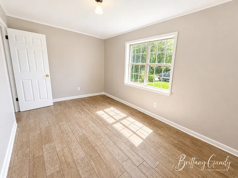 5309 Daffodil St — Photo 6