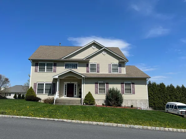 2052 Independence Dr, New Windsor, NY 12553