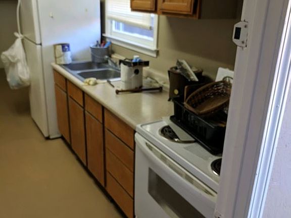 5th image of 480 Lucerne Dr